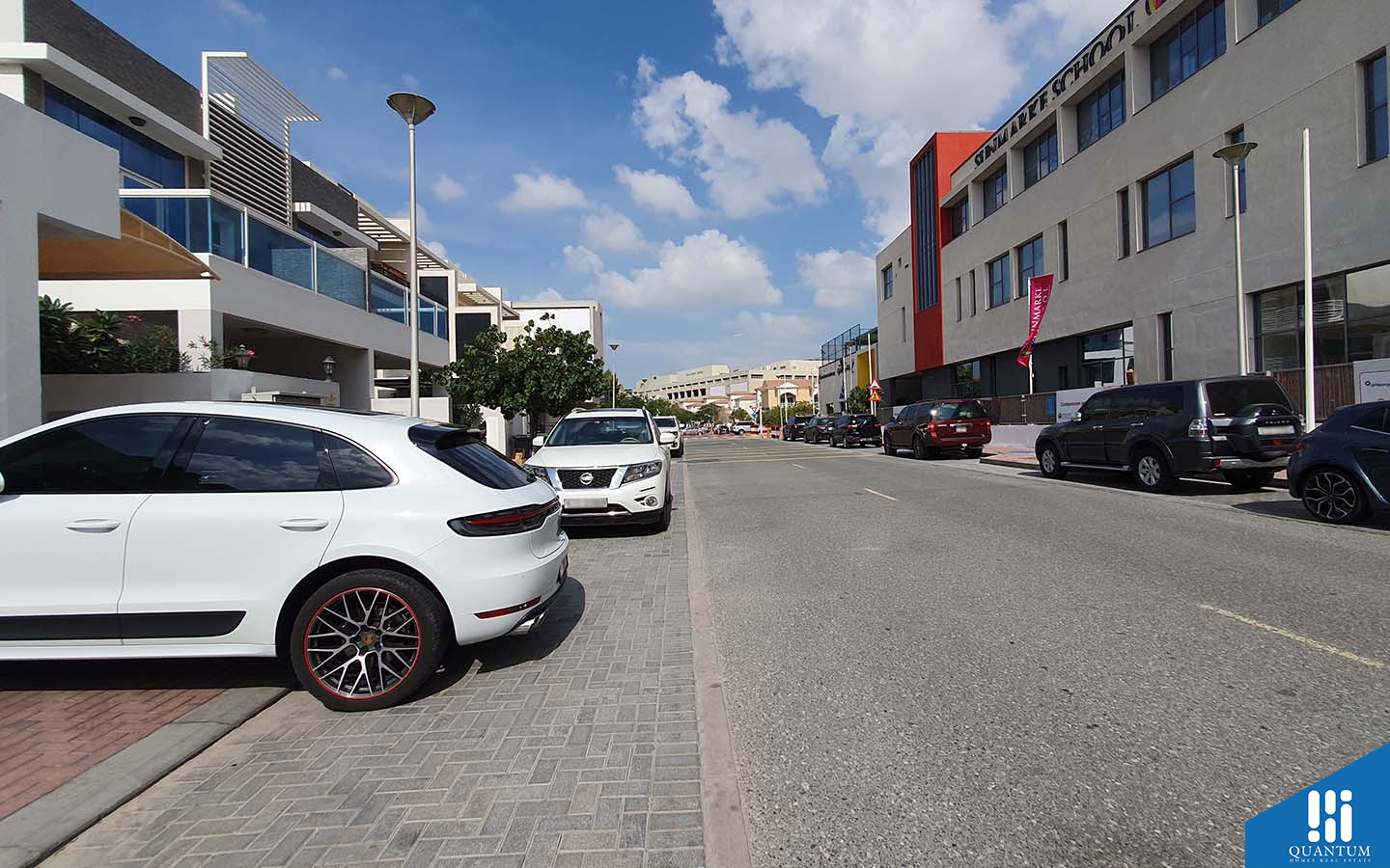 شارع فرعي في المجمع السكني