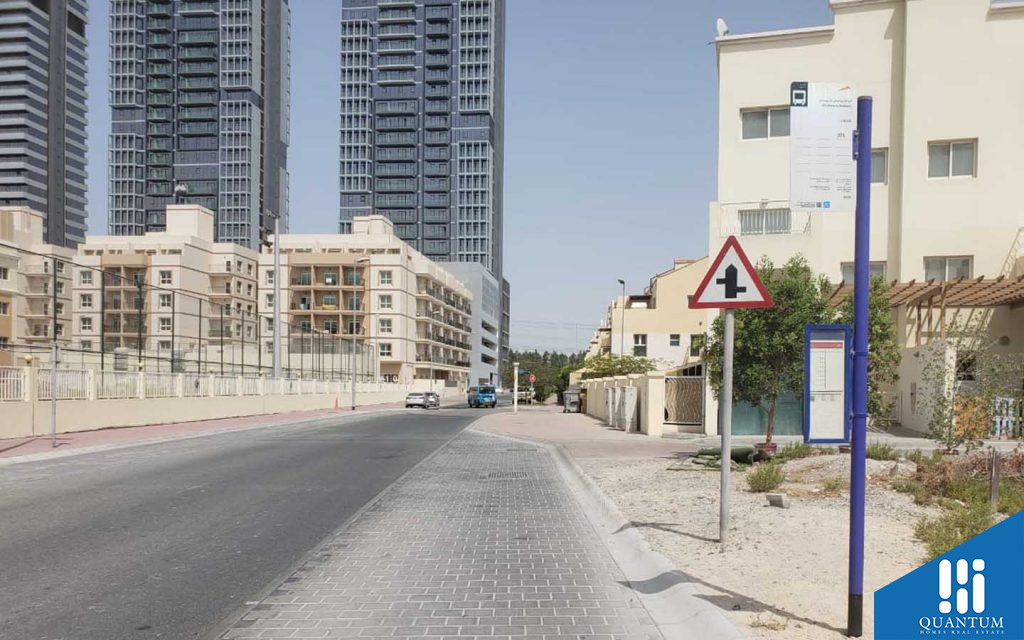 مواقف الحافلات القريبة من فلل واحة