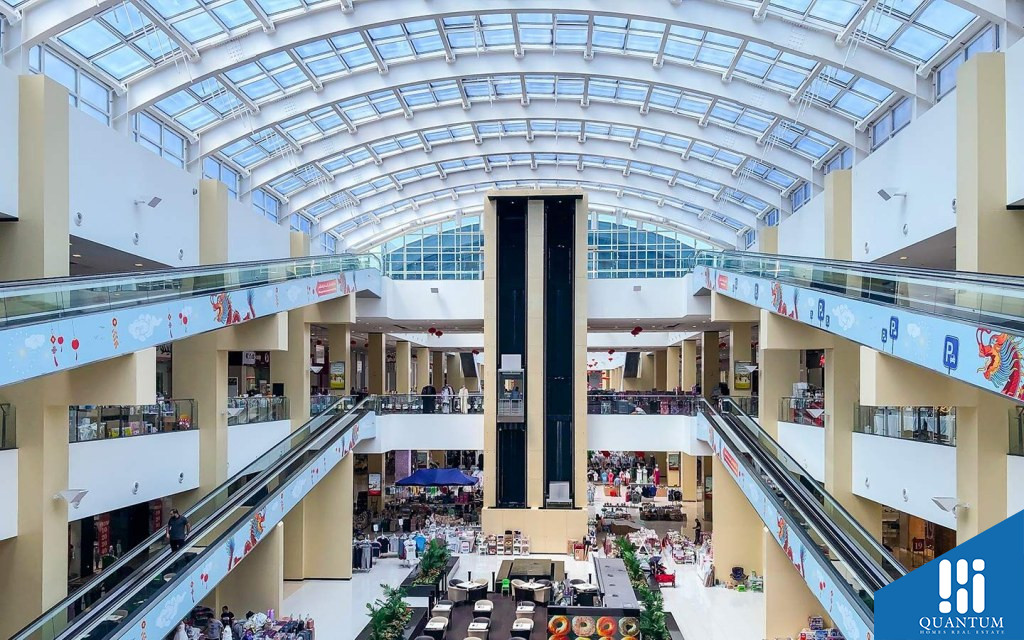 Dragon Mart interior
