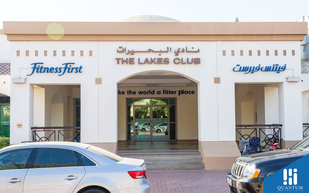 outside view of The Lakes Club