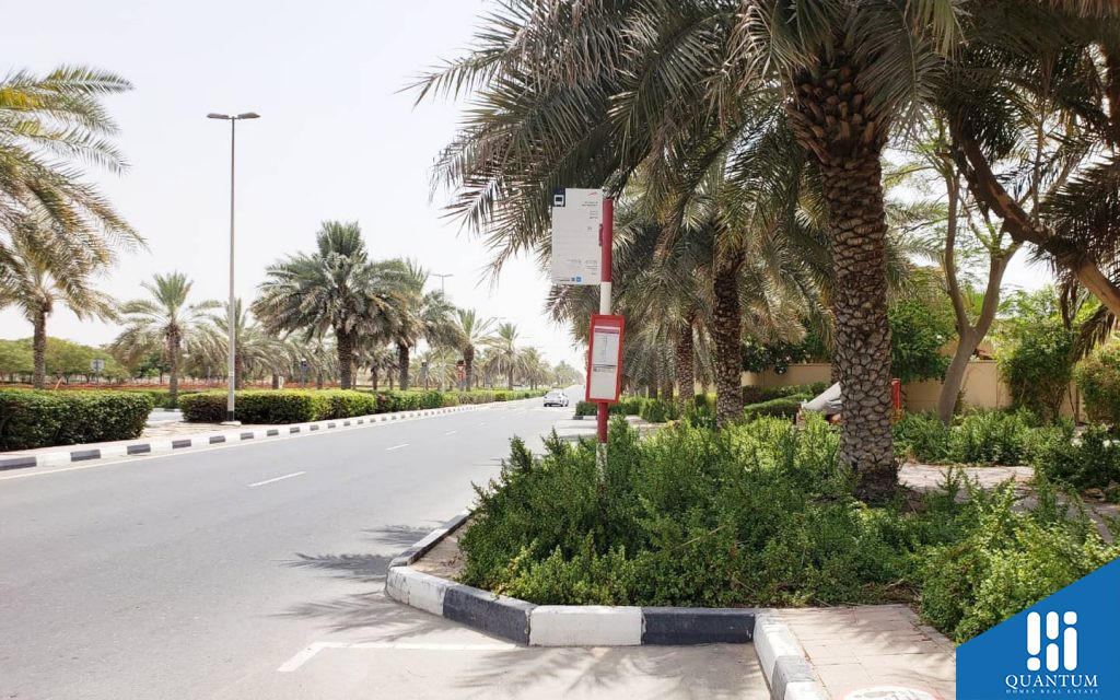 مواقف الحافلات في عود المطينة
