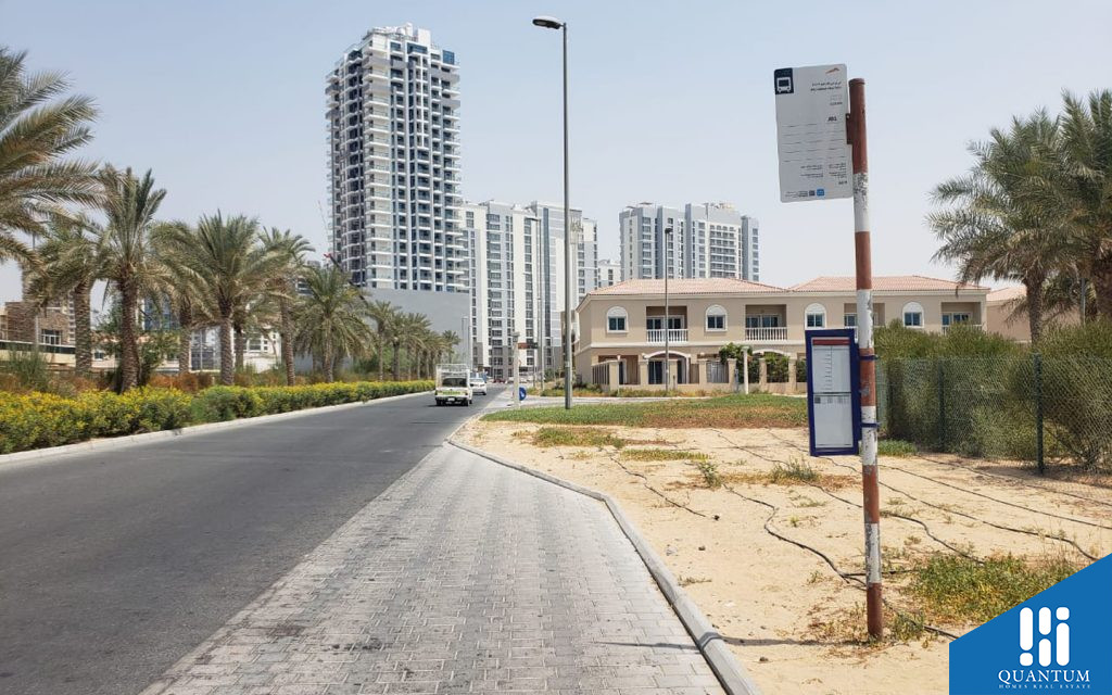 Bus stop near Nakheel Townhouse JVC