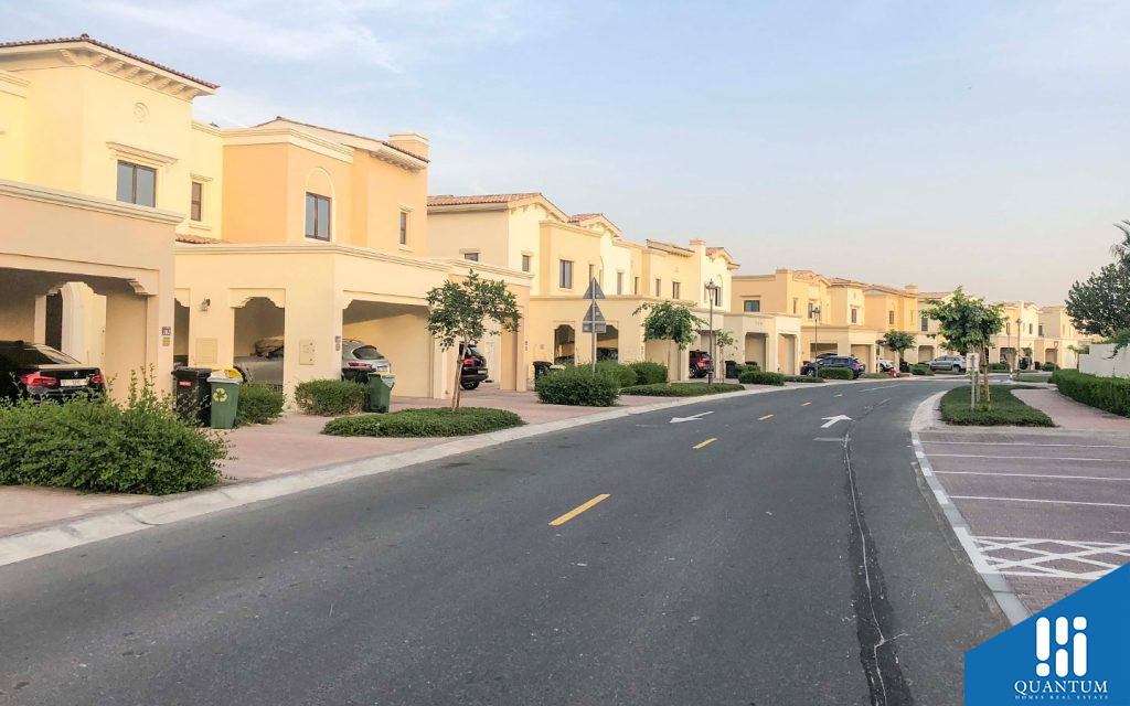 frontal view of villas in Mira