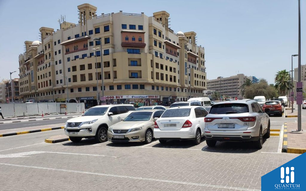 مواقف السيارات مدفوعة الأجر