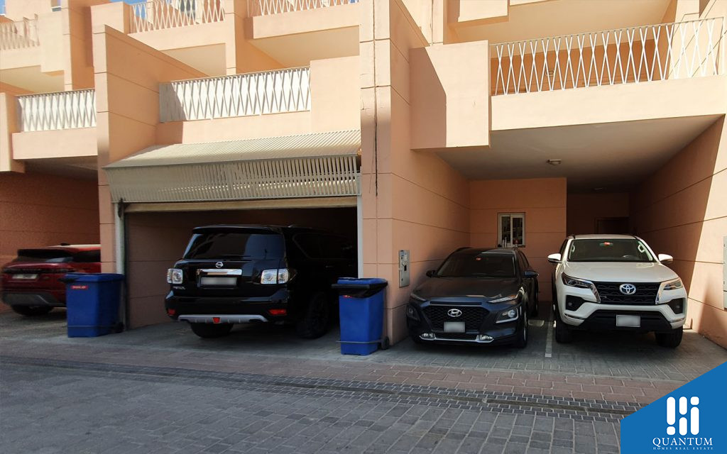 Parking in Lotus Park