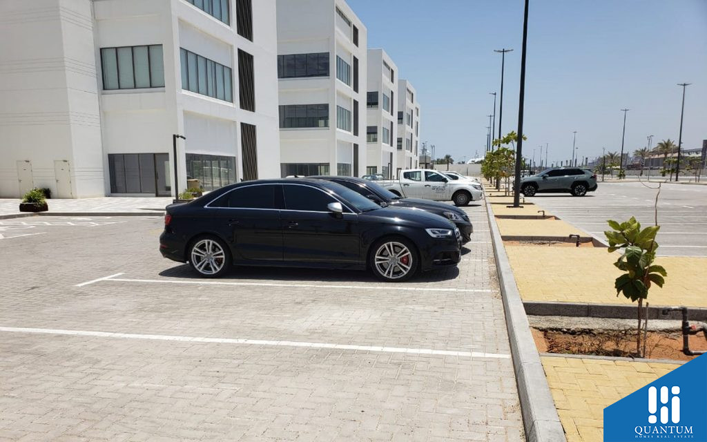 Parking in Mina Rashid