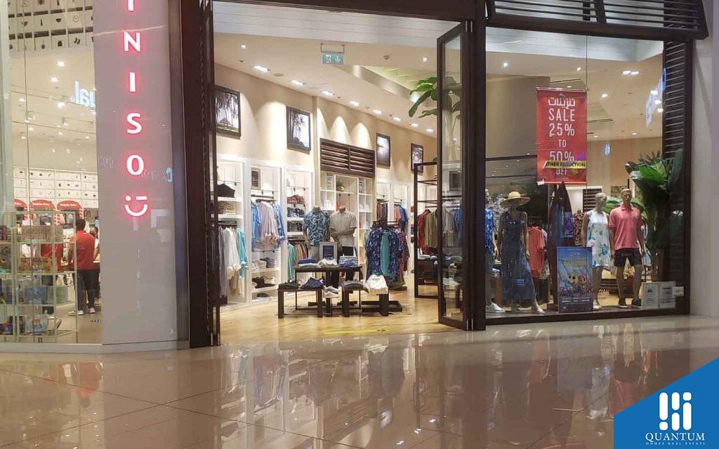 متجر ملابس في دبي مارينا مول في الامارات