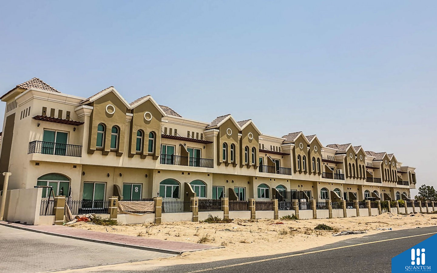 منازل تاون هاوس المجمع