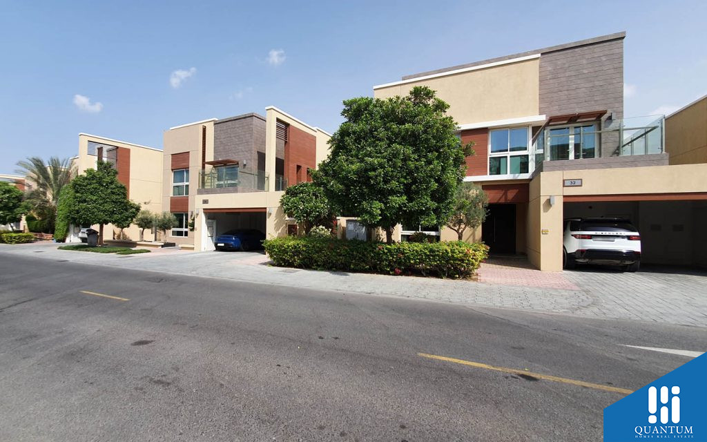 parking in Villa Lantana