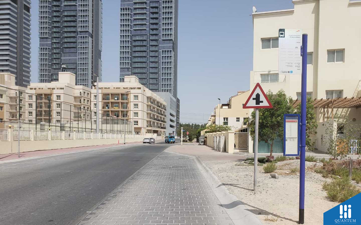 bus stop in Westar La Residencia