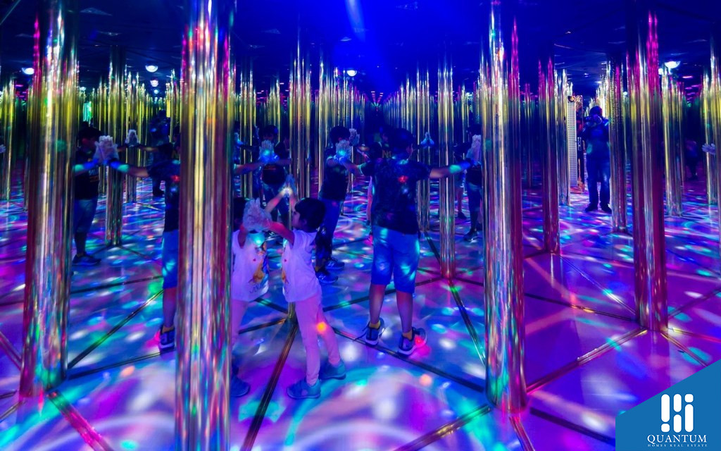 Mirror Maze Dubai Dolphinarium