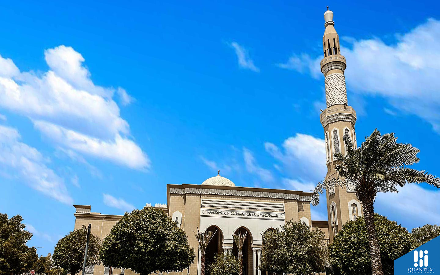 مسجد قريب من المجمع