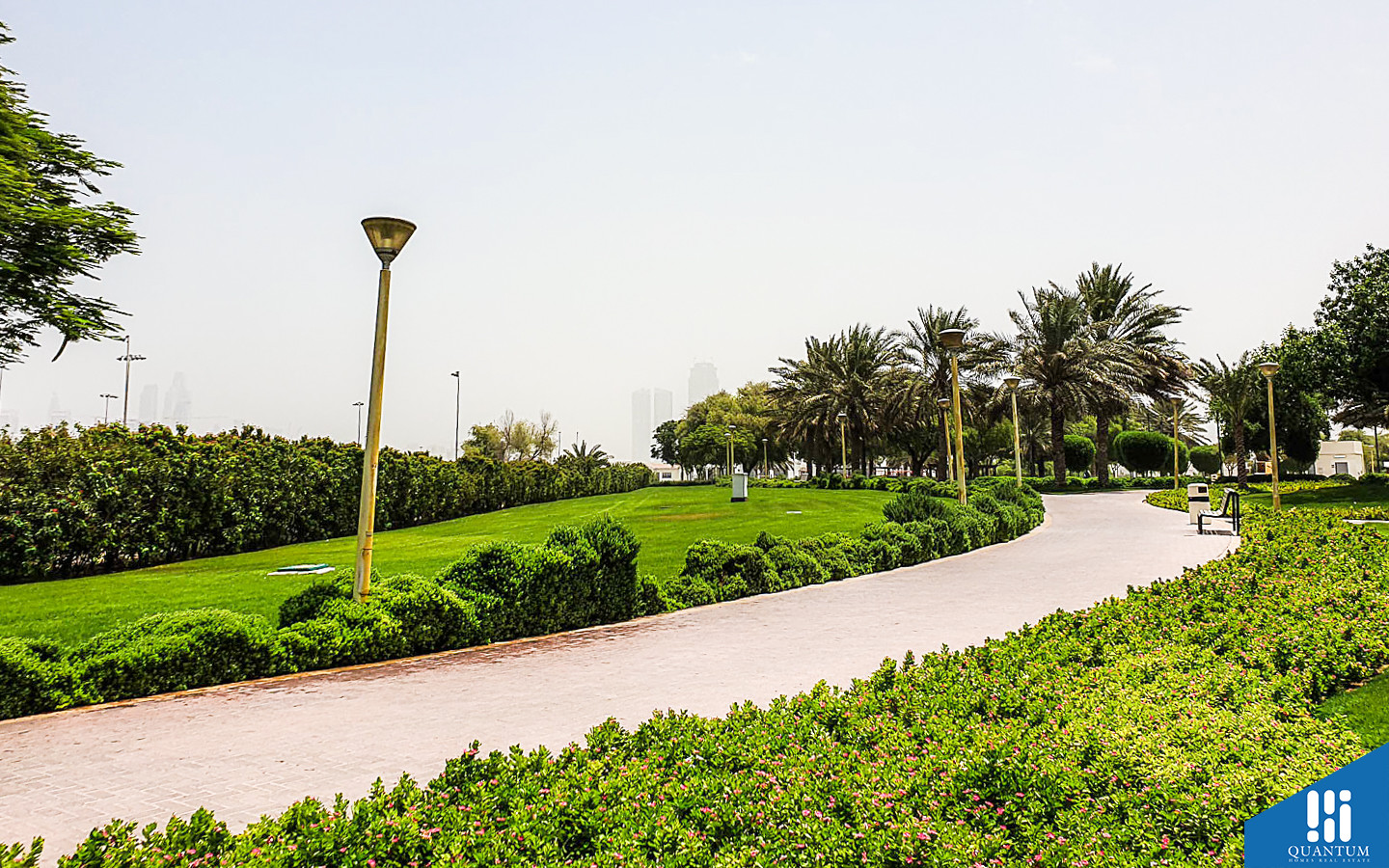 حديقة البحيرة في القوز